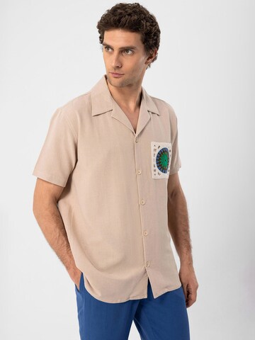 Coupe regular Chemise Antioch en beige