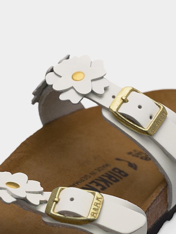 BIRKENSTOCK Сандали с разделител за пръстите 'Mayari' в бяло