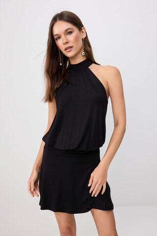 Trendyol Kleid in Schwarz: Vorderseite