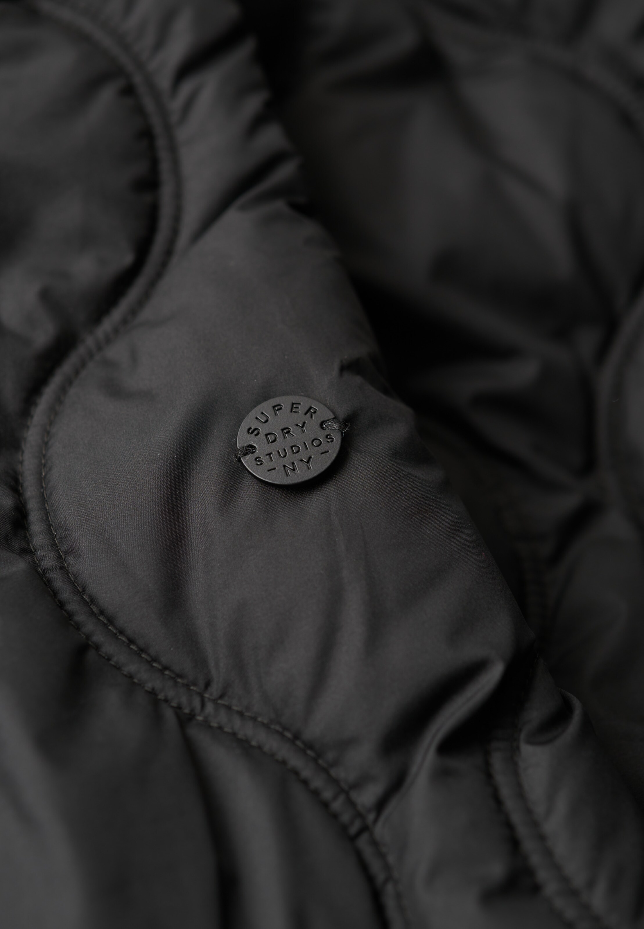 Superdry Tussenmantel in Zwart