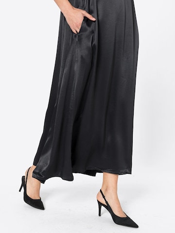 Robe 'LESTA' minimum en noir