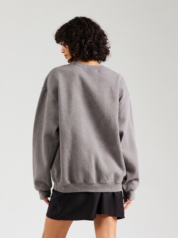 TOPSHOP Sweatshirt in Grau