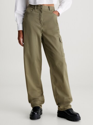 Loosefit Pantaloni cargo di Calvin Klein Jeans in verde: frontale