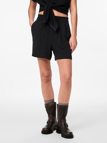 PIECES Regular Shorts 'VINSTY' in Schwarz: predná strana