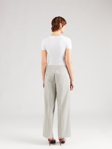 Loosefit Pantaloni con piega frontale di STREET ONE in grigio