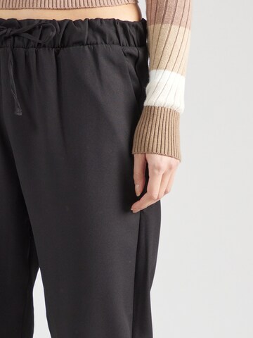 Regular Pantaloni de la Trendyol pe negru