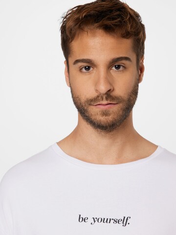 NU-IN Plus - Camiseta talla grande 'Be Yourself' en blanco