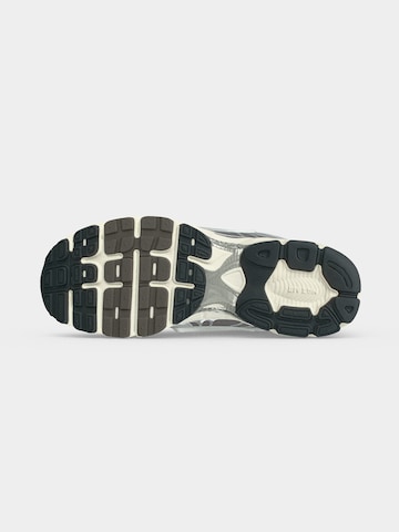 Nike Sportswear - Sapatilhas baixas 'AIR MAX MOTO 2K' em cinzento