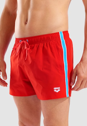 ARENA Szorty kąpielowe 'SIDE TAPES BEACH X-SHORT' w kolorze czerwony