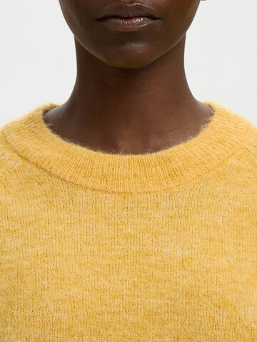 SELECTED - Jersey en amarillo