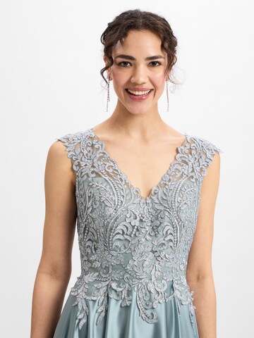 Luxuar Fashion Evening Dress in Green