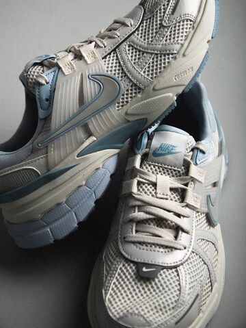 Nike SportswearNiske tenisice 'V2K' - plava boja