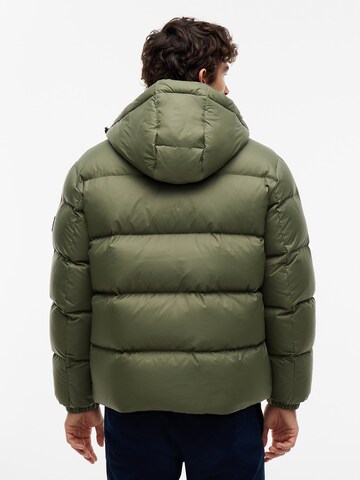 Tommy Jeans Зимняя куртка 'Essential' в Зеленый