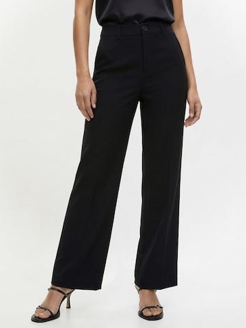 Everly Regular Панталон с ръб в черно: отпред