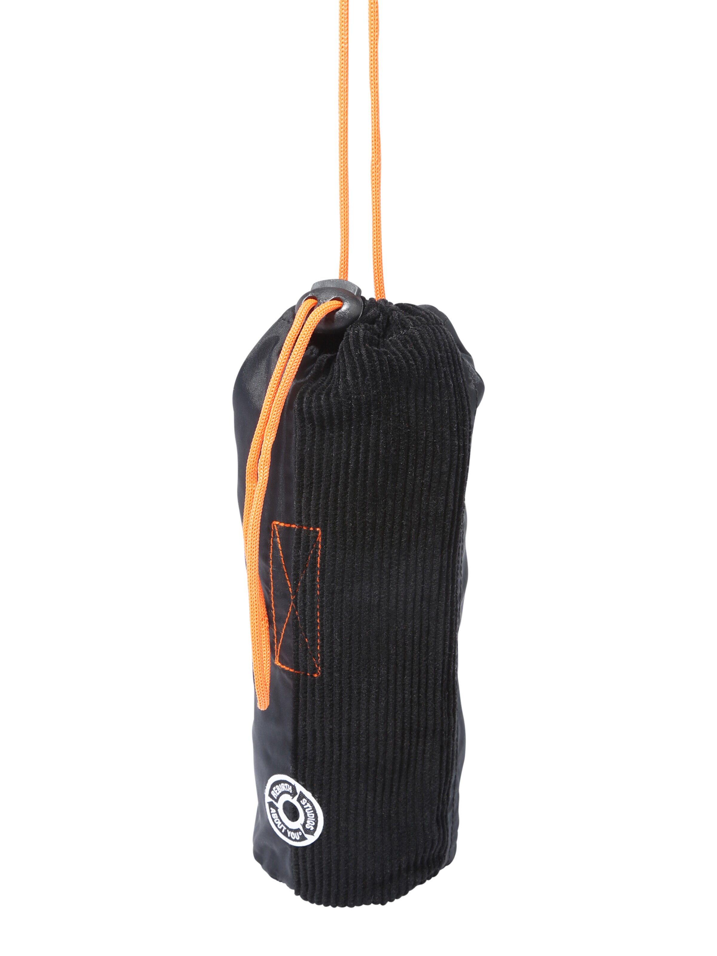 ABOUT YOU REBIRTH STUDIOS Τσάντα πουγκί 'BOTTLE' σε μαύρο: μπροστά