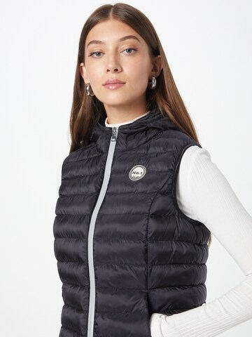 No. 1 Como Vest in Black