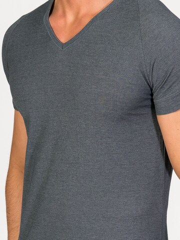 zd ZERO DEFECTS Unterhemd 'V-Neck T-Shirt Egiptian Cotton' in Grau