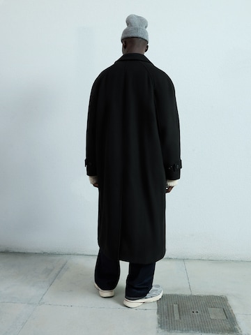 Cappotto di mezza stagione di Bershka in nero