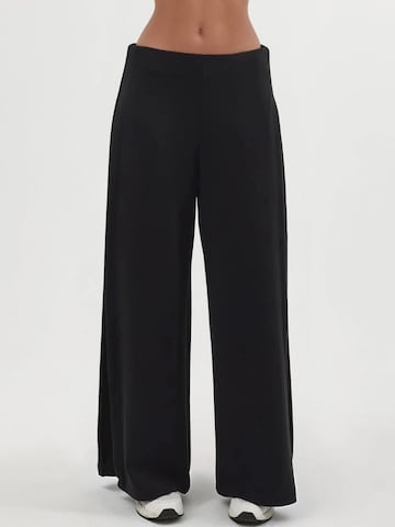 Busem Broek in Zwart: voorkant