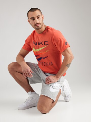 Nike Sportswear Shirt in Red