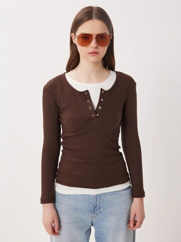 Camicia da donna di Happiness İstanbul in marrone