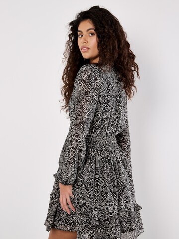 Robe Apricot en noir