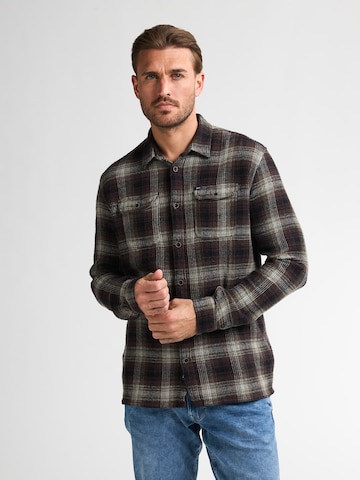 Petrol Industries Средняя посадка Рубашка в Красный: спереди