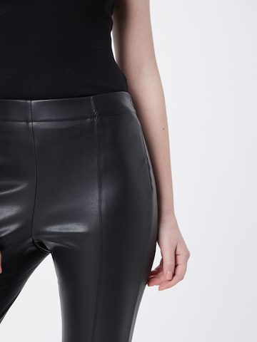 Skinny Jeans 'OLIVIA BOWEN' di In The Style in nero