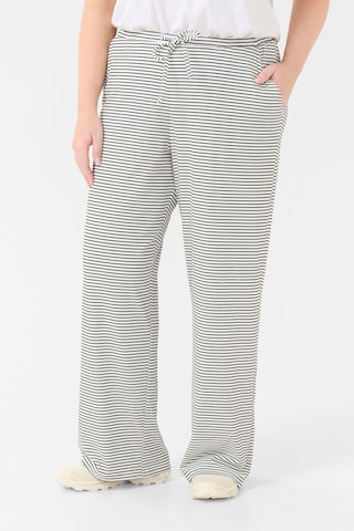 KAFFE CURVE - Loosefit Pantalón en blanco: frente