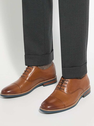 Dune LONDON Veterschoen 'STANLAKES' in Bruin