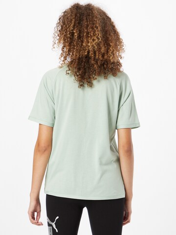 T-shirt fonctionnel PUMA en vert