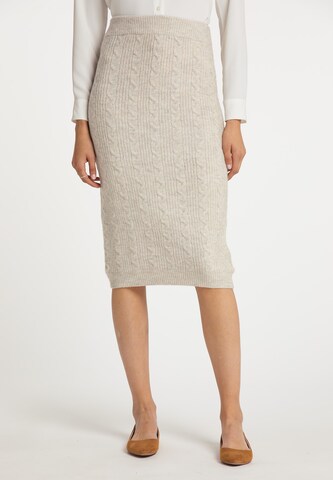 Usha Skirt in White: front