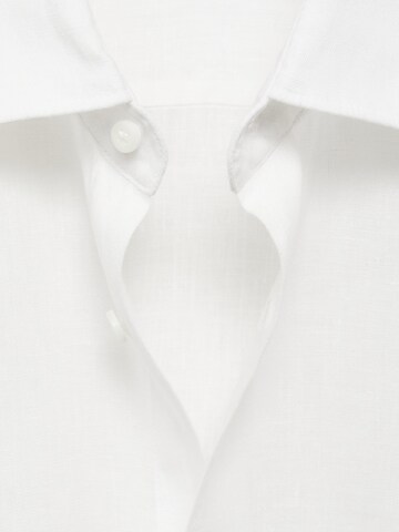 Coupe regular Chemise 'Parrot' MANGO MAN en blanc