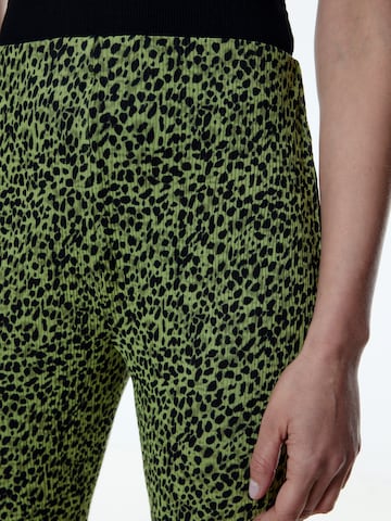 Flared Pantaloni 'Alex' di EDITED in verde