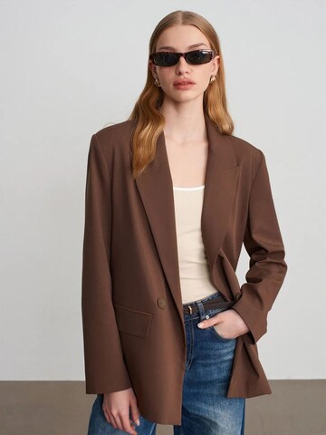 Dilvin Blazers in Bruin
