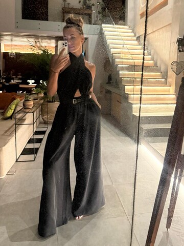 Tuta jumpsuit di Kamila Šikl in nero