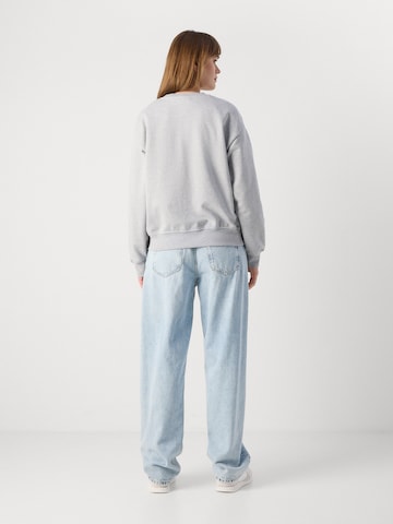 Calvin Klein Jeans Sweatshirt in Grey