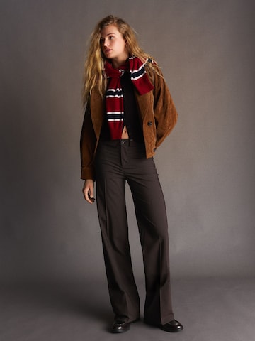 Bershka Loosefit Ráncos nadrág - barna