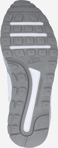 Sneaker di Nike Sportswear in grigio