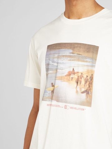 Revolution T-shirt i vit