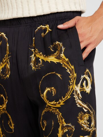 Versace Jeans Couture Loosefit Shorts in Schwarz