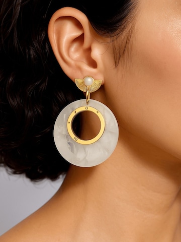 La Moda Me Earrings in White