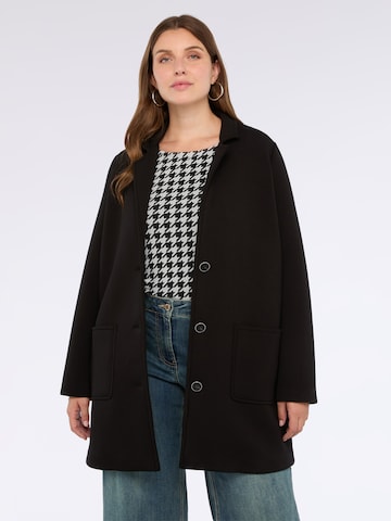 Cappotto invernale di Fiorella Rubino in nero: frontale
