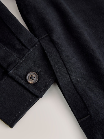 Next Преходно яке в черно