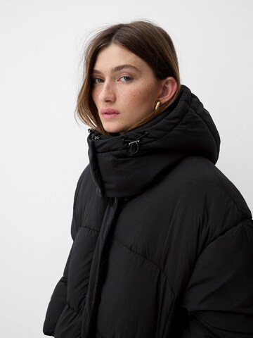 Bershka Wintermantel in Zwart