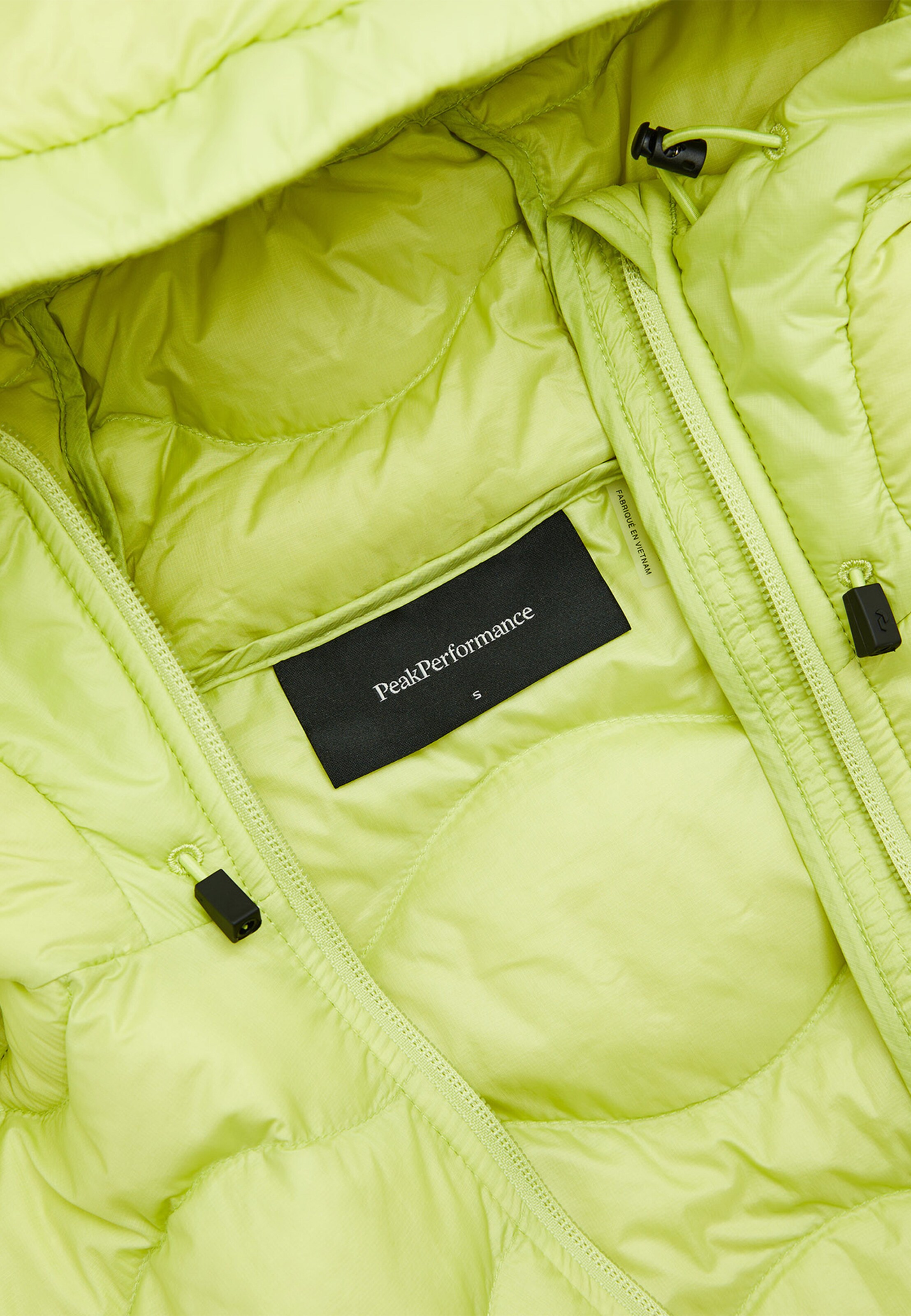 PEAK PERFORMANCE Between-Season Jacket in Green