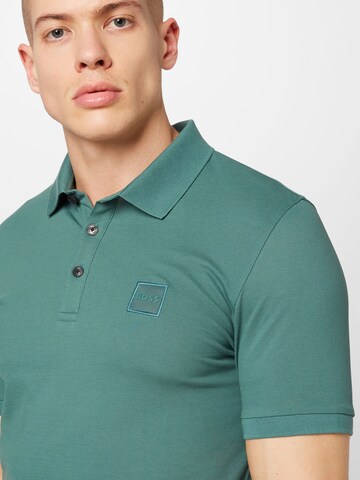 Tricou 'Passenger' de la BOSS Orange pe verde