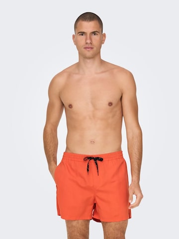 Shorts de bain 'Ted' Only & Sons en orange : devant
