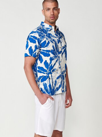 KOROSHI - Ajuste regular Camisa en azul