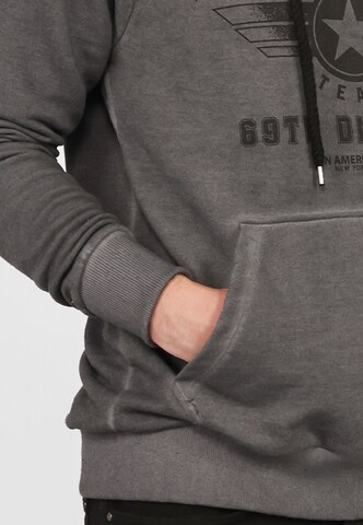 TOP GUN Sweatshirt in Grau
